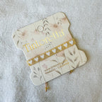 Pulsera tejida corazones blancos